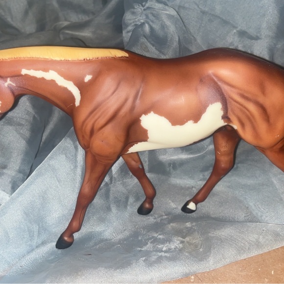 Breyer quarter horse 1:9 retired paint. - Picture 5 of 5
